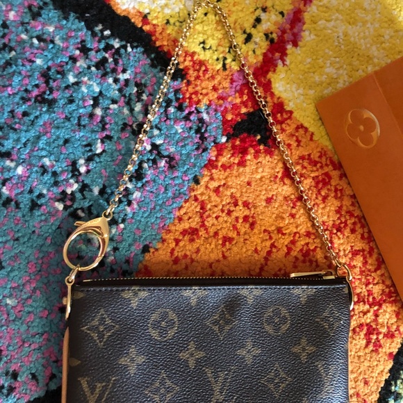 ☀️Louis Vuitton Sale☀️ Louis wristlet  with strap - Picture 4 of 8